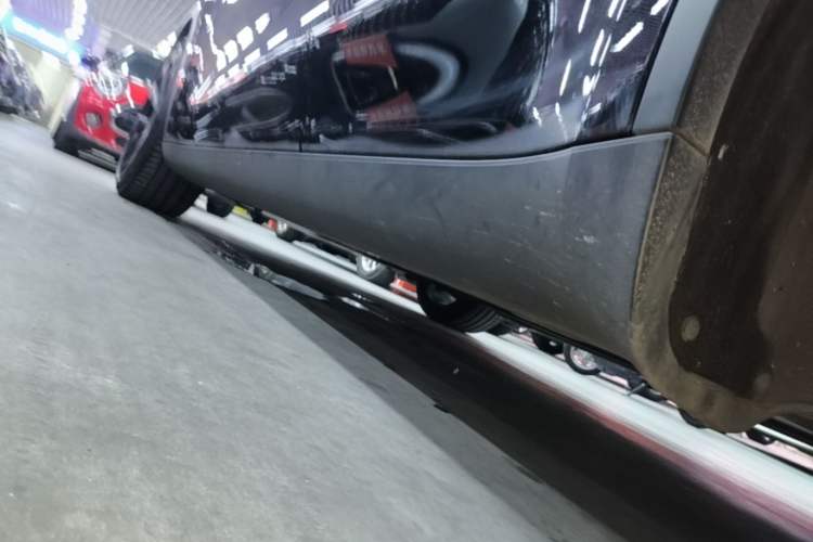 Used Tesla Model Y 2021 Standard Range Rear-Wheel Drive Version Left Side Sill