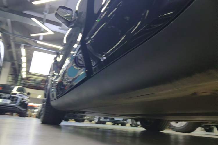Used Tesla Model Y 2021 Long-Range All-Wheel-Drive Version 3D7 Left Side Sill