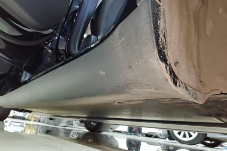Used Tesla Model Y 2021 Standard Range Rear-Wheel Drive Version Left Side Sill