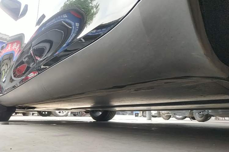 Used Tesla Model Y 2021 Standard Range Rear-Wheel Drive Version Left Side Sill
