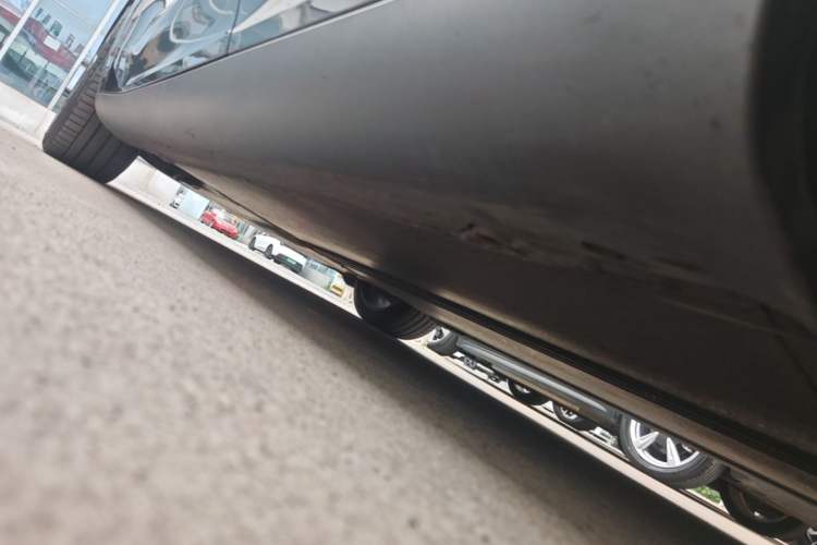 Used Tesla Model Y 2021 Standard Range Rear-Wheel Drive Version Left Side Sill