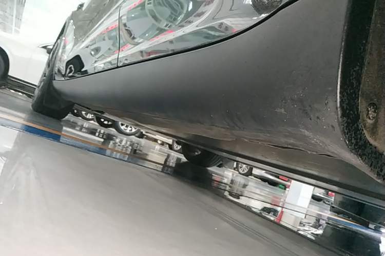 Used Tesla Model Y 2021 Standard Range Rear-Wheel Drive Version Left Side Sill