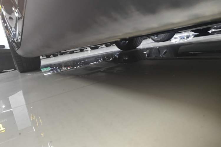 Used Tesla Model Y 2021 Standard Range Rear-Wheel Drive Version Left Side Sill