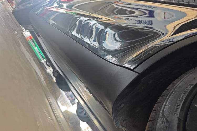 Used Tesla Model Y 2021 Standard Range Rear-Wheel Drive Version Left Side Sill