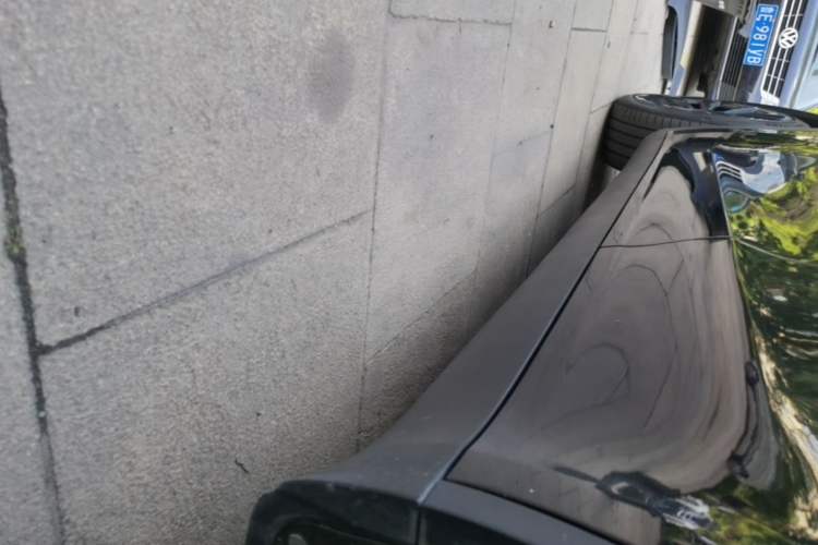 Used Tesla Model Y 2021 Standard Range Rear-Wheel Drive Version Left Side Sill