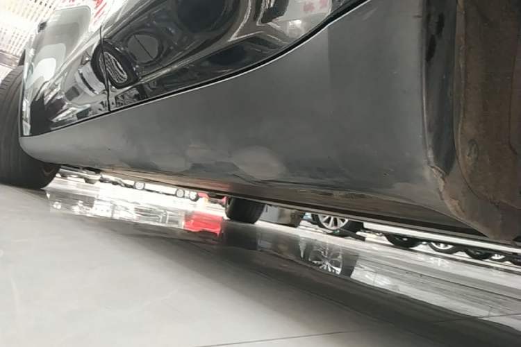 Used Tesla Model Y 2021 Standard Range Rear-Wheel Drive Version Left Side Sill