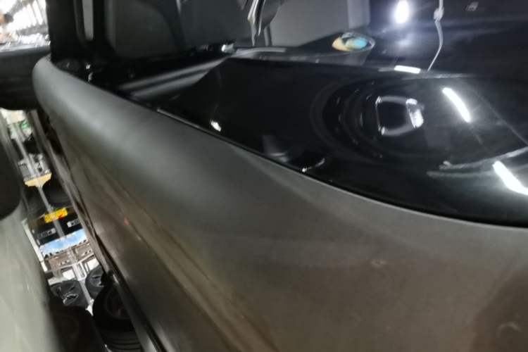 Used Tesla Model Y 2021 Long-Range All-Wheel-Drive Version 3D7 Left Side Sill
