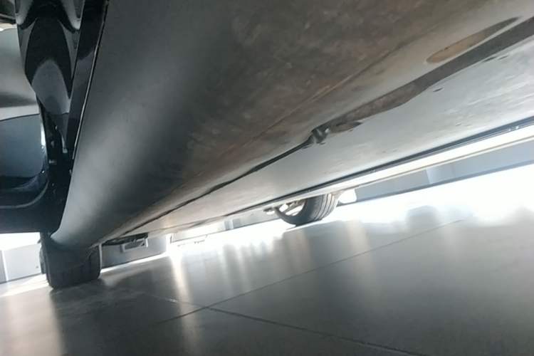 Used Tesla Model Y 2021 Long-Range All-Wheel-Drive Version 3D7 Left Side Sill