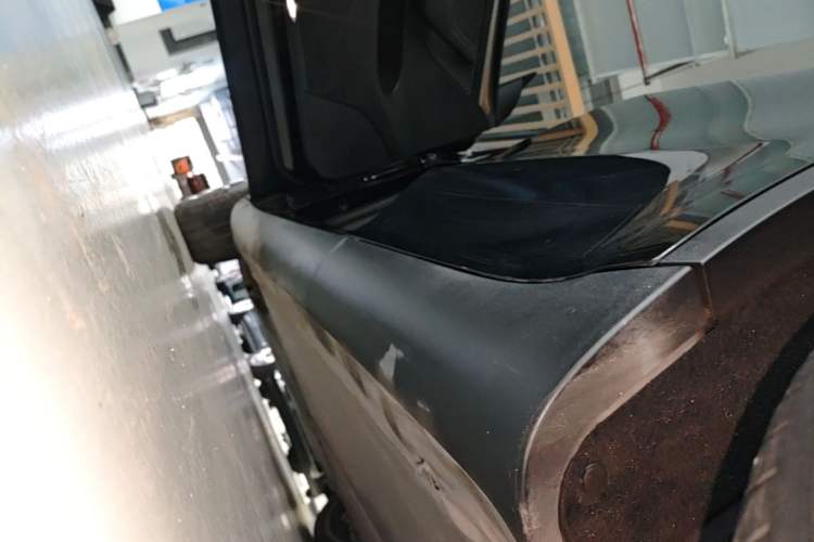 Used Tesla Model Y 2021 Long-Range All-Wheel-Drive Version Left Side Sill
