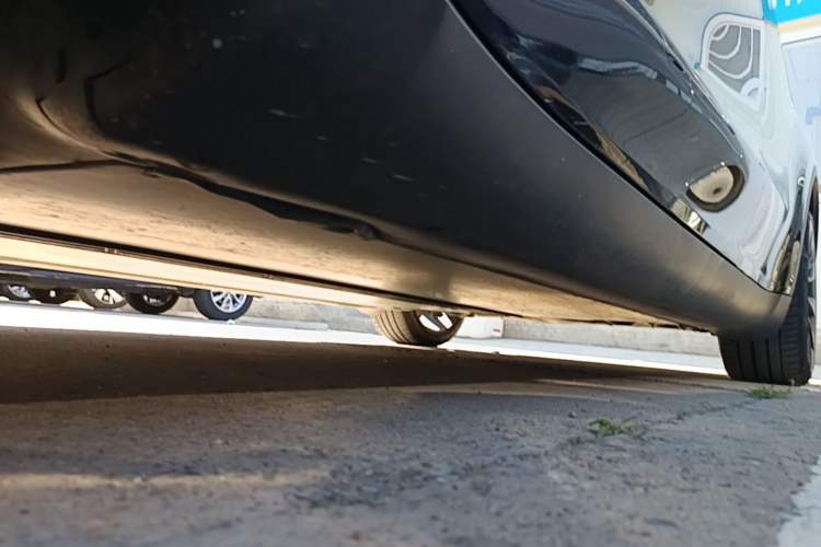 Used Tesla Model Y 2021 Standard Range Rear-Wheel Drive Version Left Side Sill
