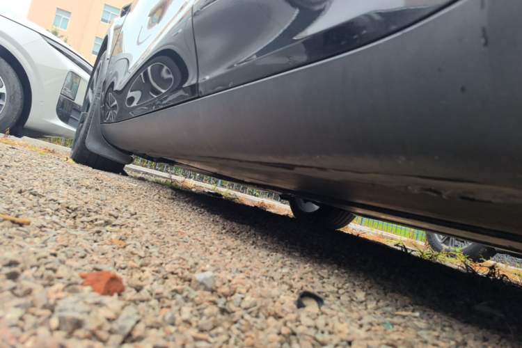 Used Tesla Model Y 2021 Standard Range Rear-Wheel Drive Version Left Side Sill