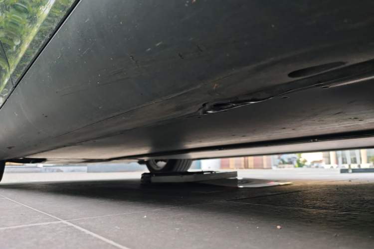 Used Tesla Model Y 2021 Standard Range Rear-Wheel Drive Version Left Side Sill