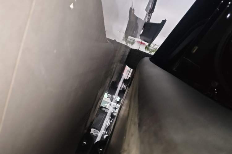 Used Tesla Model Y 2021 Standard Range Rear-Wheel Drive Version Left Side Sill