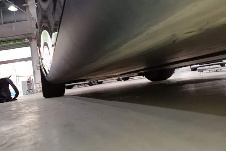 Used Tesla Model Y 2021 Performance High-Performance All-Wheel-Drive Version Left Side Sill