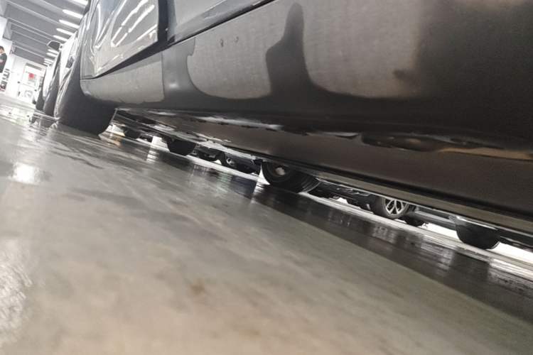 Used Tesla Model Y 2021 Standard Range Rear-Wheel Drive Version Left Side Sill