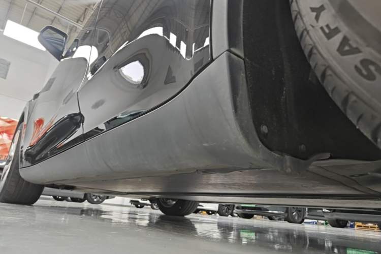 Used Tesla Model Y 2021 Long-Range All-Wheel-Drive Version Left Side Sill
