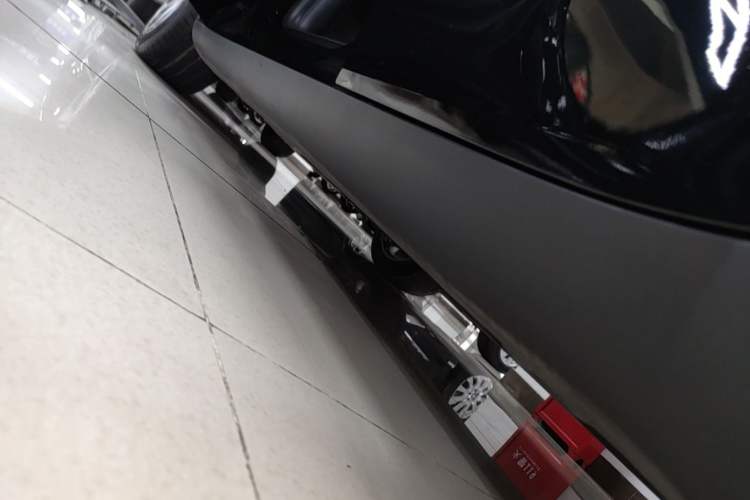 Used Tesla Model Y 2021 Standard Range Rear-Wheel Drive Version Left Side Sill