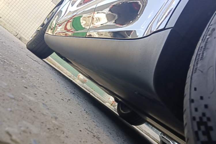 Used Tesla Model Y 2021 Long-Range All-Wheel-Drive Version 3D7 Left Side Sill