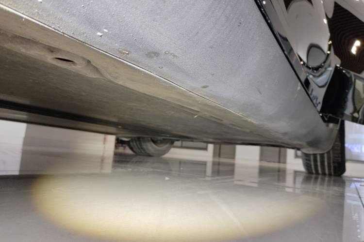 Used Tesla Model Y 2021 Standard Range Rear-Wheel Drive Version Left Side Sill