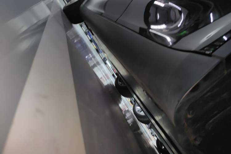 Used Tesla Model Y 2021 Standard Range Rear-Wheel Drive Version Left Side Sill