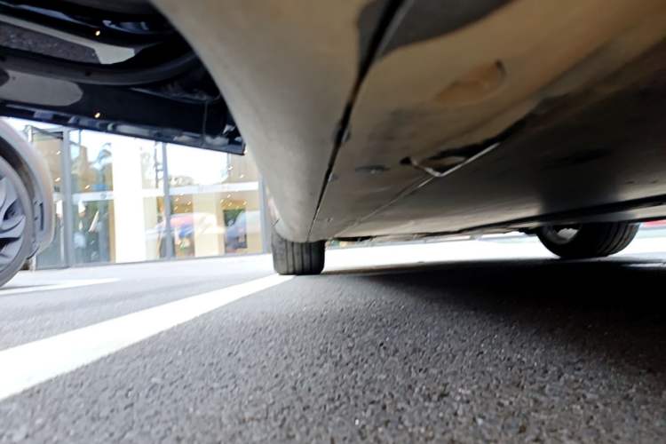 Used Tesla Model Y 2021 Standard Range Rear-Wheel Drive Version Left Side Sill