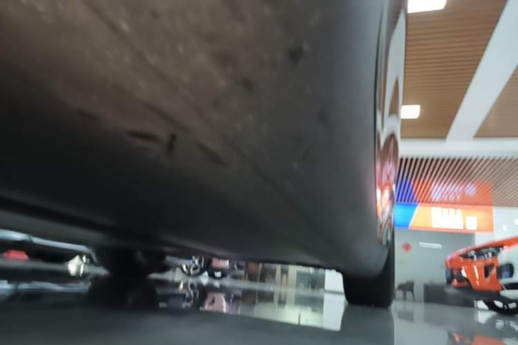 Used Tesla Model Y 2021 Standard Range Rear-Wheel Drive Version Left Side Sill