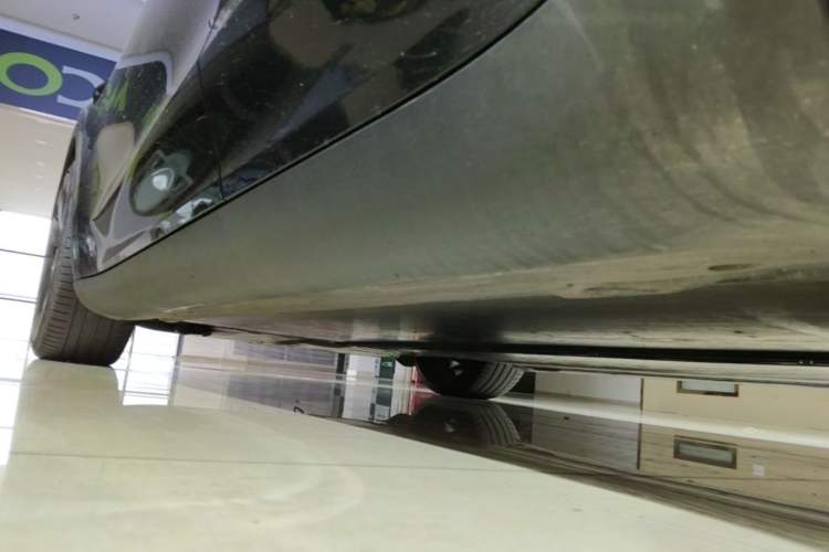 Used Tesla Model Y 2021 Performance High-Performance All-Wheel-Drive Version Left Side Sill