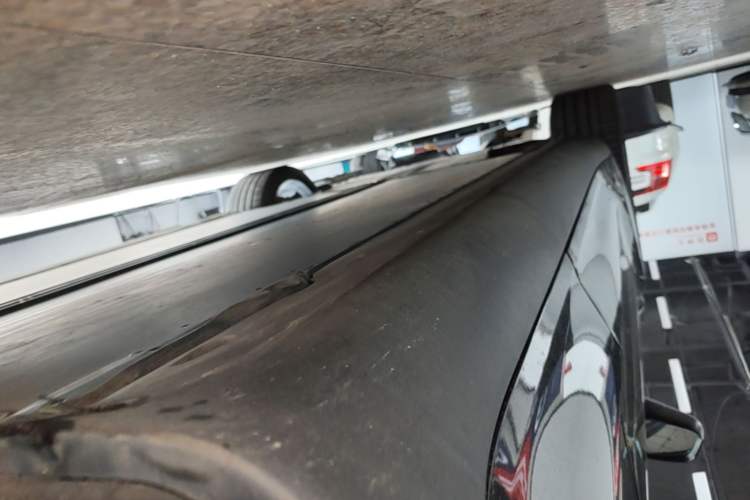 Used Tesla Model Y 2021 Standard Range Rear-Wheel Drive Version Left Side Sill