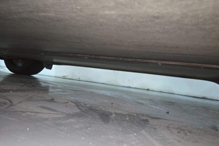 Used Tesla Model Y 2021 Standard Range Rear-Wheel Drive Version Left Side Sill