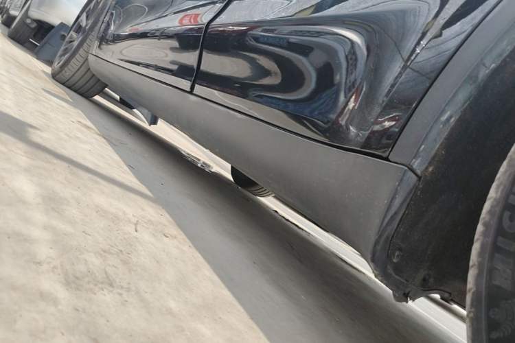 Used Tesla Model Y 2021 Standard Range Rear-Wheel Drive Version Left Side Sill