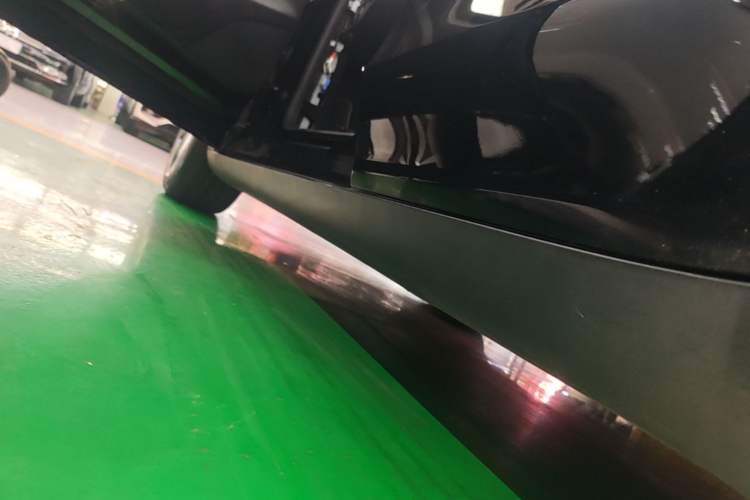 Used Tesla Model Y 2021 Long-Range All-Wheel-Drive Version 3D7 Left Side Sill