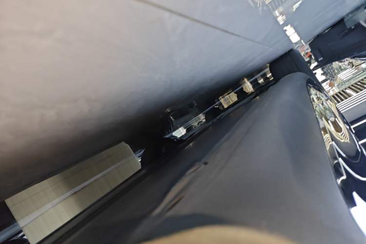 Used Tesla Model Y 2021 Long-Range All-Wheel-Drive Version Left Side Sill