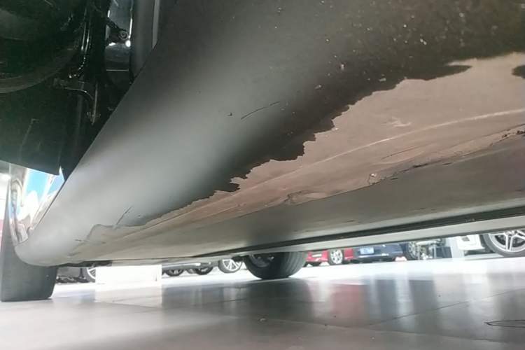 Used Tesla Model Y 2021 Standard Range Rear-Wheel Drive Version Left Side Sill