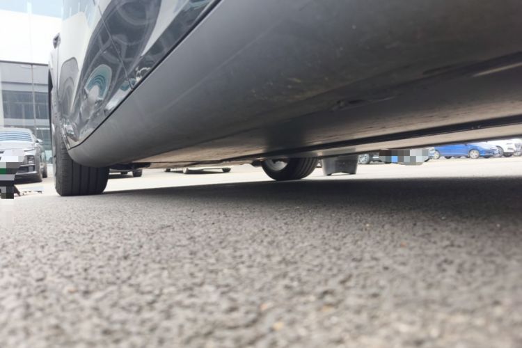 Used Tesla Model Y 2021 Standard Range Rear-Wheel Drive Version Left Side Sill