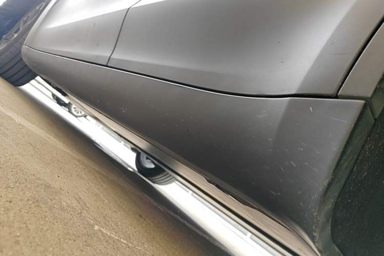 Used Tesla Model Y 2021 Standard Range Rear-Wheel Drive Version Left Side Sill