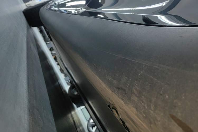 Used Tesla Model Y 2021 Standard Range Rear-Wheel Drive Version Left Side Sill