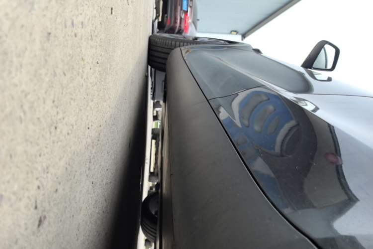 Used Tesla Model Y 2021 Performance High-Performance All-Wheel-Drive Version Left Side Sill