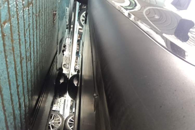 Used Tesla Model Y 2021 Standard Range Rear-Wheel Drive Version Left Side Sill