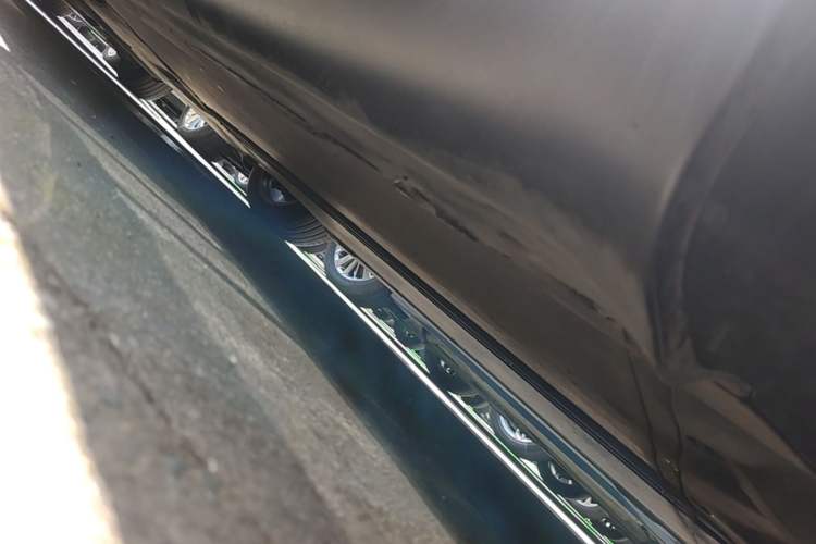 Used Tesla Model Y 2021 Long-Range All-Wheel-Drive Version 3D7 Left Side Sill