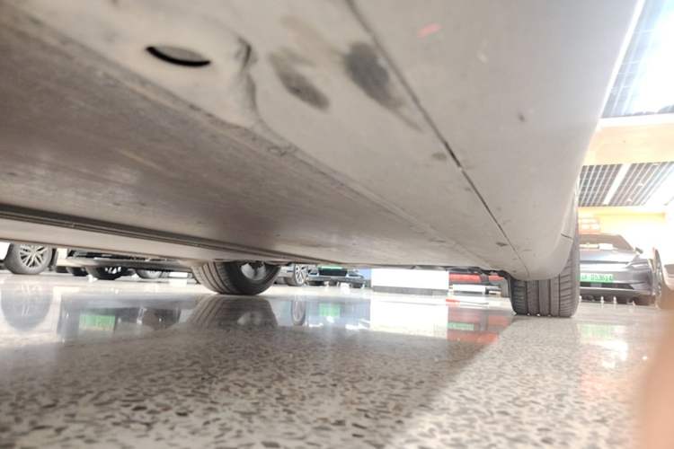 Used Tesla Model Y 2021 Long-Range All-Wheel-Drive Version Left Side Sill