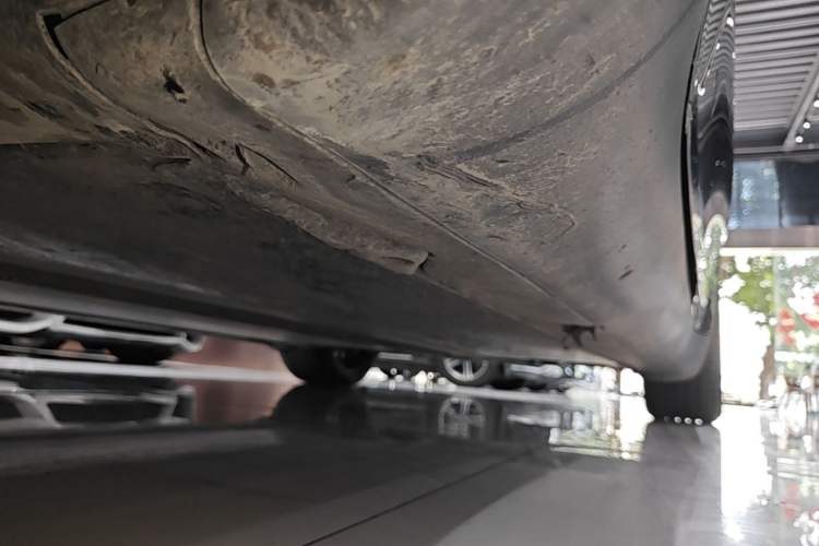 Used Tesla Model Y 2021 Standard Range Rear-Wheel Drive Version Left Side Sill