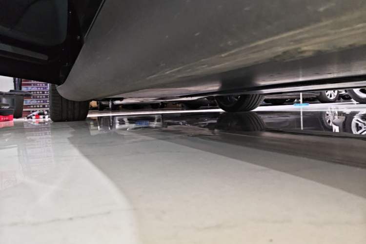 Used Tesla Model Y 2021 Performance High-Performance All-Wheel-Drive Version Left Side Sill