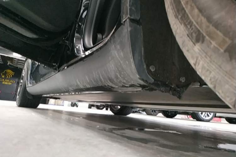 Used Tesla Model Y 2021 Standard Range Rear-Wheel Drive Version Left Side Sill