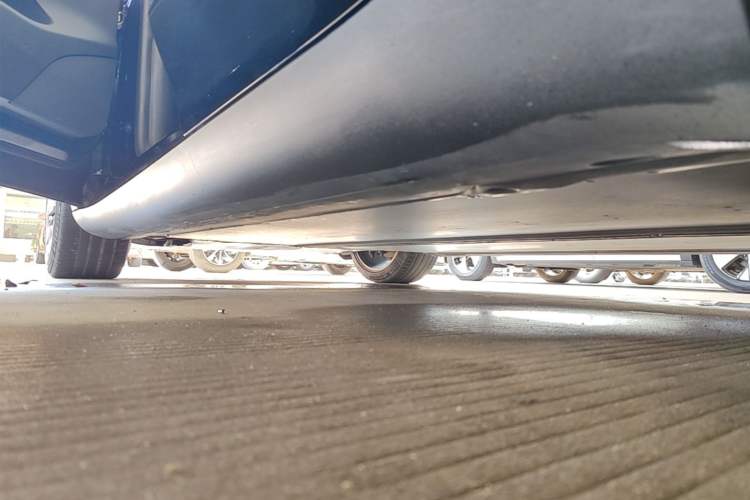 Used Tesla Model Y 2021 Standard Range Rear-Wheel Drive Version Left Side Sill