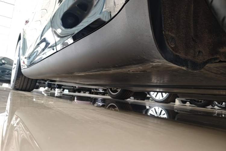 Used Tesla Model Y 2021 Revised Version 2 Long-Range All-Wheel-Drive Edition Left Side Sill