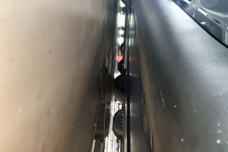 Used Tesla Model Y 2021 Standard Range Rear-Wheel Drive Version Left Side Sill