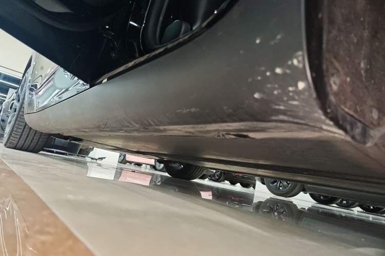Used Tesla Model Y 2021 Standard Range Rear-Wheel Drive Version Left Side Sill