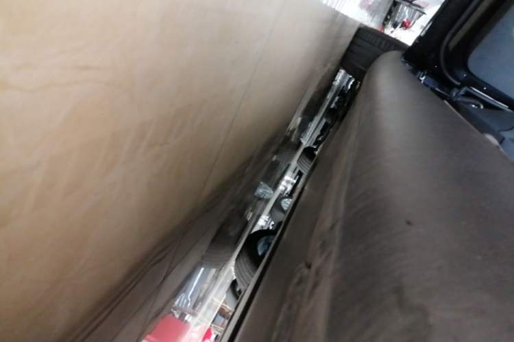 Used Tesla Model Y 2021 Standard Range Rear-Wheel Drive Version Left Side Sill