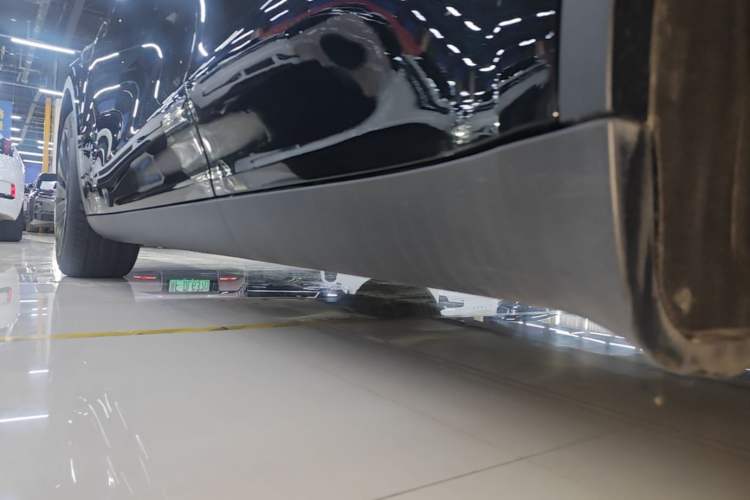 Used Tesla Model Y 2021 Standard Range Rear-Wheel Drive Version Left Side Sill
