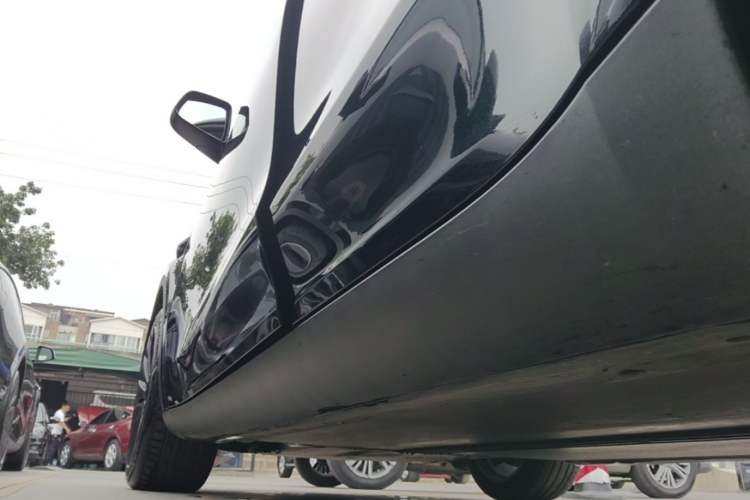 Used Tesla Model Y 2021 Long-Range All-Wheel-Drive Version 3D7 Left Side Sill
